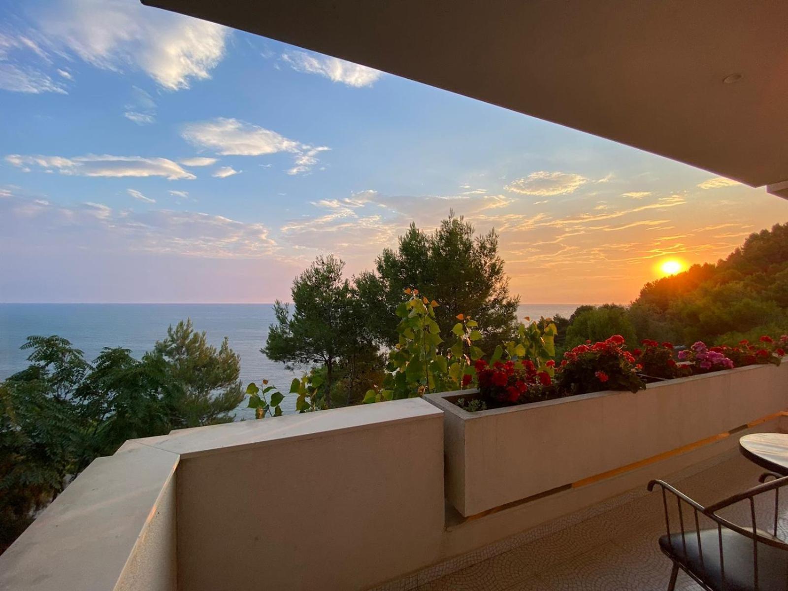 Villa D Hotel-Restaurant-Private Beach Durrës 外观 照片